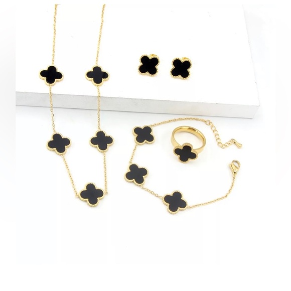 Jewelry - Fancy gold 4pcs jewelry set four leaf clover shell set